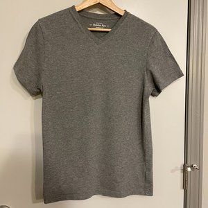 Hawker Rye Essential V-Neck T-Shirt, Small, Gray